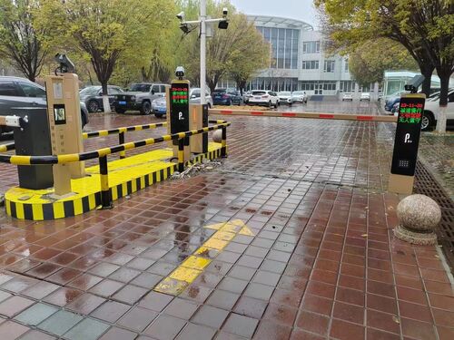 Latest company case about E40Pro Barrier Gate | Enterprise Park in Rainy Region